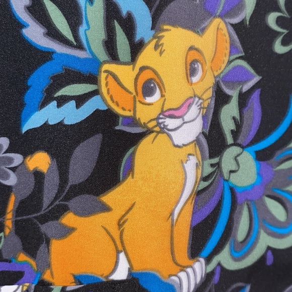 Disney The Lion King Simba Ladies Scrub Top Short Sleeve Shirt Size XS Medical - Picture 2 of 11